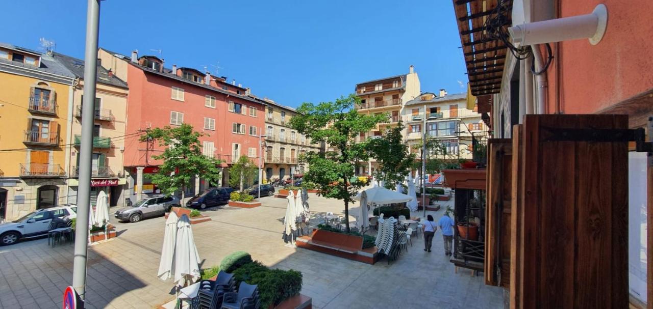 Apartamento Con Encanto Tipico Cereta Centro Puigcerda Exterior photo